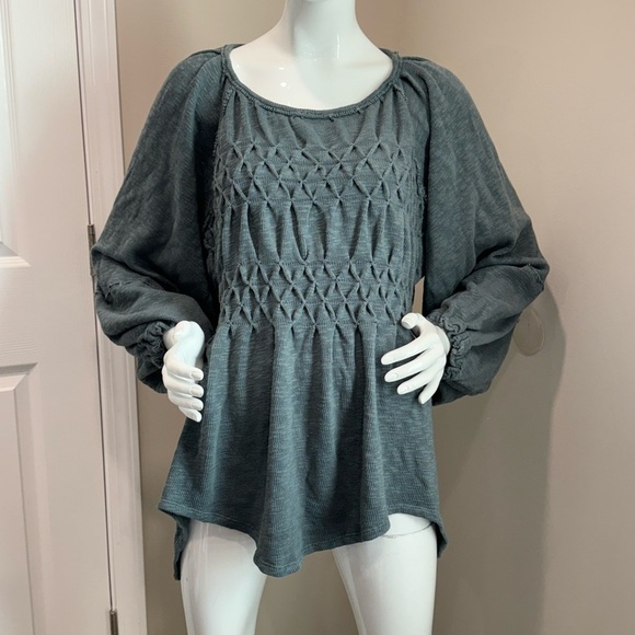 We The Free People Green Long
Sleeve Smocked Snowbell
Babydoll Tunic Sz : XS / S - Picture 2 of 8